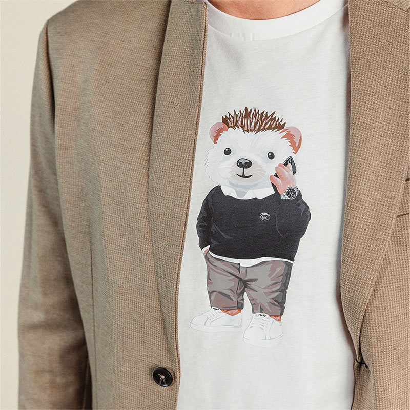 Zacht unisex T-shirt met korte mouwen en ronde hals, gemaakt van 100% biologisch katoen en voorzien van een Harry Hedgehog print.