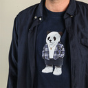 Soft unisex short-sleeved t-shirt with a round neck, made of 100% organic cotton and featuring a full body Peter Panda.
