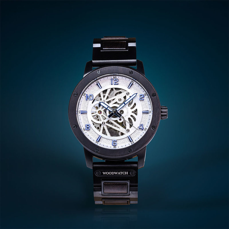 The HEROIC Pure Sand is made of Chacate Preto Wood and features a white dial with blue details.