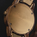 Die CLASSIC Kollection überdenkt auf raffinierte Weise die Ästhetik einer WoodWatch. Die schlanken Gehäuse geben einen klassischen Eindruck und verfügen über eine einzigartige Mondphasenbewegung und zwei zusätzliche Hilfszifferblätter mit Wochen- und Mona