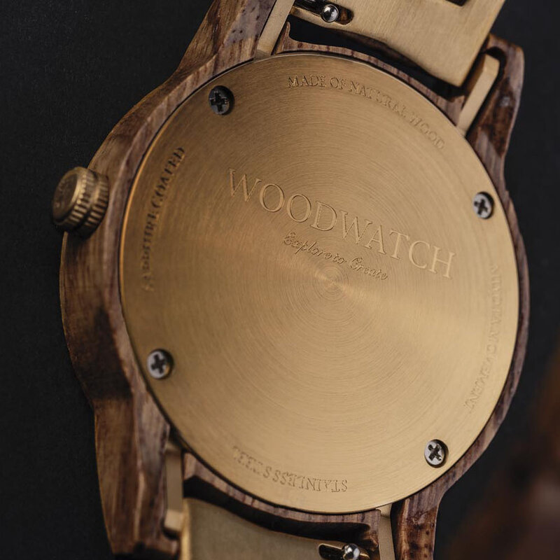 The CLASSIC Collection rethinks the aesthetic of a WoodWatch in a sophisticated way. The slim cases give a classy impression while featuring a unique moonphase movement and two extra subdials featuring a week and month display. 