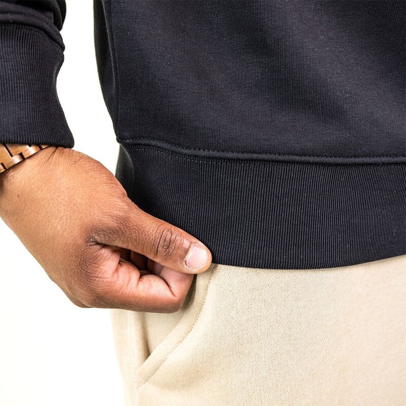 Zachte unisex sweater met lange mouwen en ronde hals. Gemaakt van 85% biologisch katoen en 15% gerecycled polyester, met een full body Harvey print.