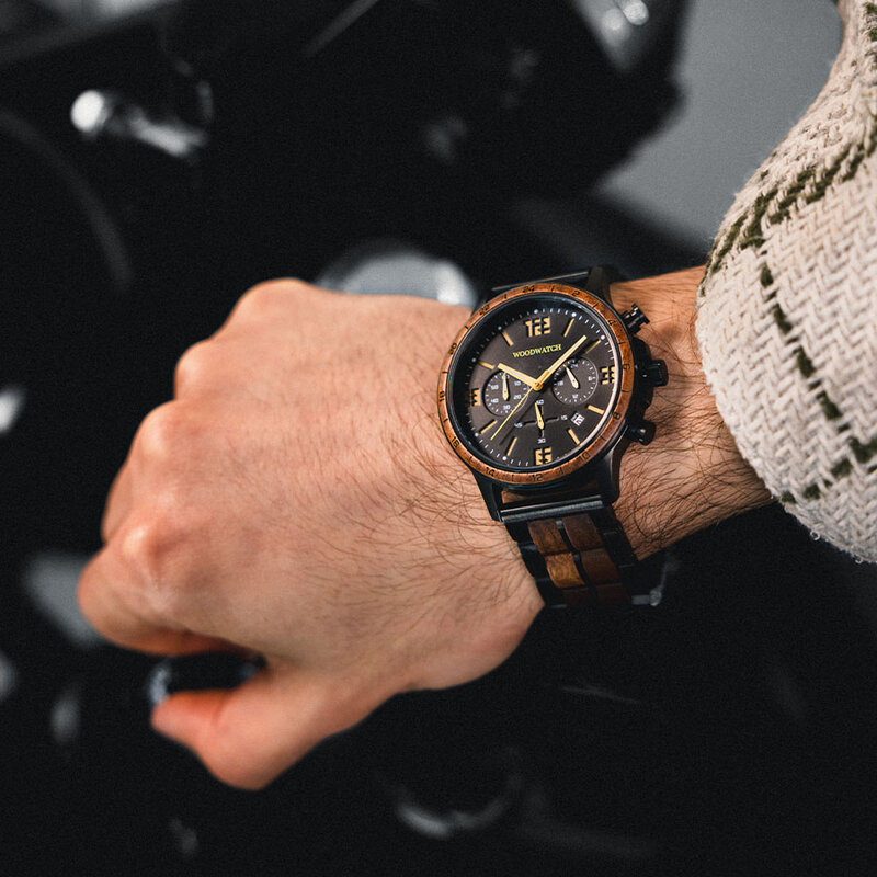 Deze collectie heeft een quartz chronograaf uurwerk dat bekend staat om zijn betrouwbaarheid en nauwkeurigheid. Het uurwerk biedt een handige stopwatch, datumweergave en een lange levensduur van de batterij, waardoor het ideaal is voor dagelijks gebruik z