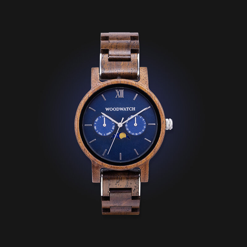 The CLASSIC Collection rethinks the aesthetic of a WoodWatch in a sophisticated way. The slim cases give a classy impression while featuring a unique a moonphase movement and two extra subdials featuring a week and month display. The CLASSIC Mariner is ma