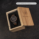 La colección ELEMENT se compone de cuatro diseños únicos en la gama WoodWatch, que muestran una combinación de acero inoxidable 316 y madera. El reloj Brushed Iron Walnut de 41 mm de diámetro presenta nuestro característico movimiento de fase lunar y dos