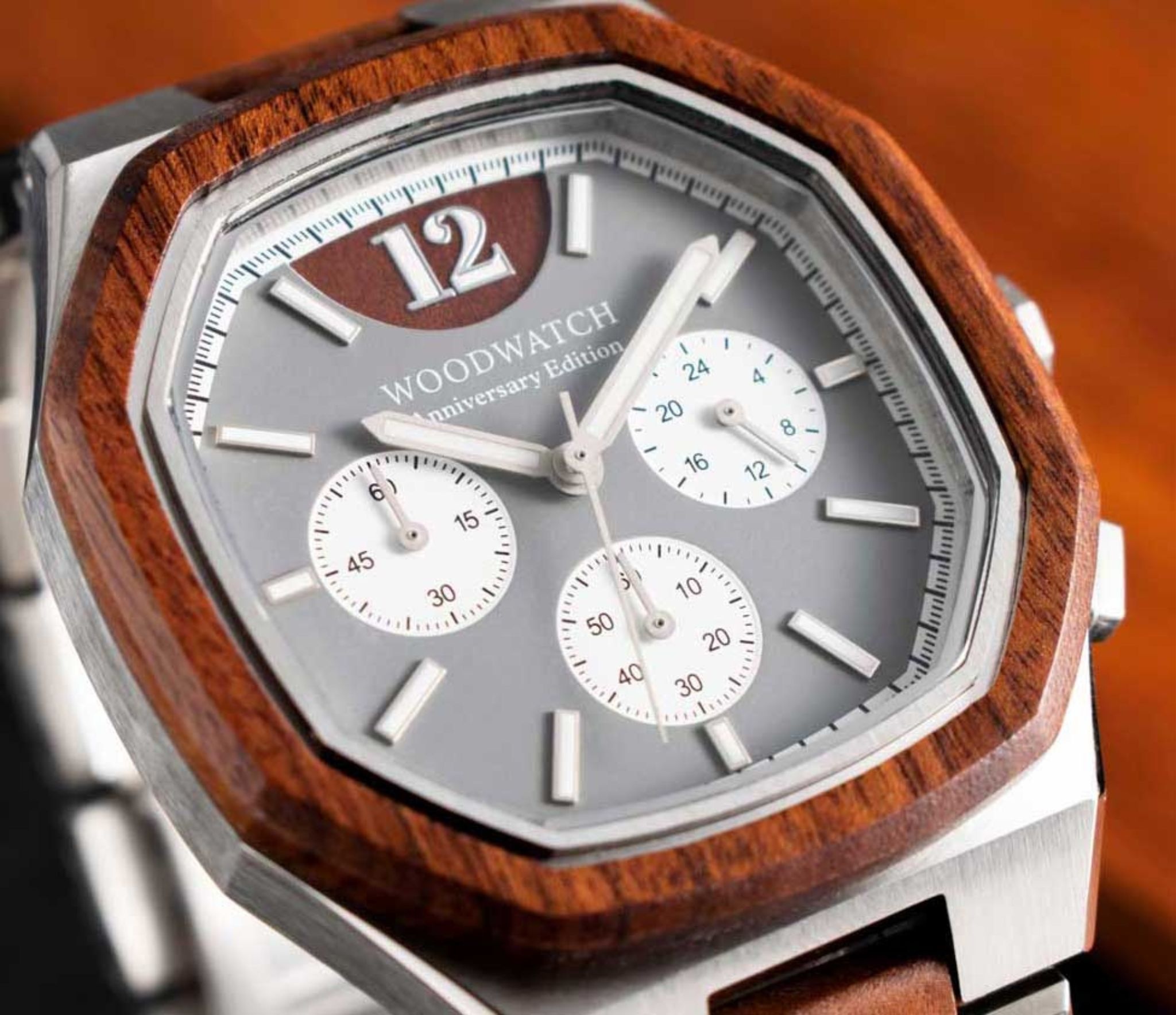 Tiong Orologio Uomo In Legno Naturale – Numeri Arabi Incisi – Movimento Al Quarzo – Cinturino In Legno Marrone – Modello Q106