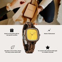 Il CITY Lumen è dotato di una scocca quadrata da 30mm con un quadrante gialla. Il cinturino è realizzato in legno di zebrano rifinito a mano alla perfezione per creare il nostro design a dimensioni ridotte più recente.