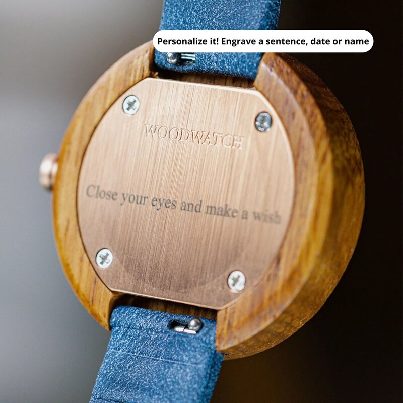 Inspirado en el minimalismo nórdico contemporáneo. El NORDIC Malmo Navy presenta una caja de madera de kosso de 36 milímetros de diámetro con esfera azul y detalles dorados. Hecho a mano. De madera de orígen sostenible combinado con una correa de cuero ve