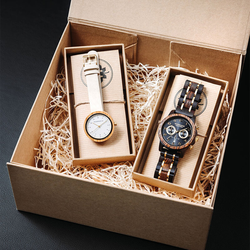 The CLASSIC Sailor has a classy slim case while featuring unique a moonphase movement and two extra subdials. The watch is made of East African Kosso Wood and features a blue dial and golden-colored details. Pair it perfectly with the ELLIPSE Clear BlueBl