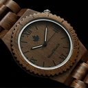 Ese primer instinto y deseo por una nueva aventura. Esa fue la idea que trajo la Colección ORIGINAL a la vida. Relojes de madera tallados a mano que celebran los aspectos puros de la naturaleza, los cuales proveen al mundo con belleza. Cada modelo es un m