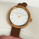 Inspired by contemporary Nordic minimalism. The NORDIC Copenhagen features a 36mm diameter white olive wood case with a white dial and gold details. Handmade from sustainably sourced wood and combined with an ultra soft beige sustainable vegan leather str