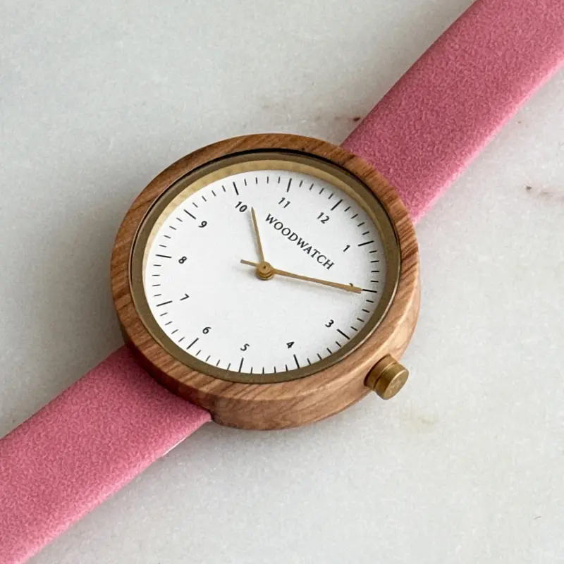 Inspired by contemporary Nordic minimalism. The NORDIC Copenhagen features a 36mm diameter white olive wood case with a white dial and gold details. Handmade from sustainably sourced wood and combined with an ultra soft beige sustainable vegan leather str