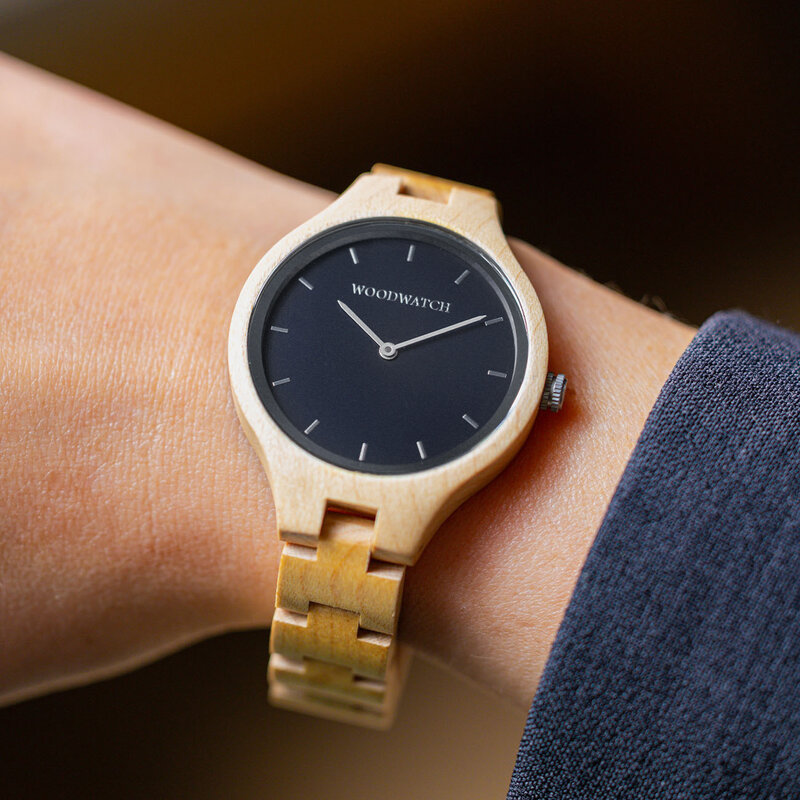 The AURORA Collection breaths the fresh air of Scandinavian nature and the astonishing views of the sky. This light weighing watch is made of Canadian Maplewood, accompanied by a blue stainless-steel dial with silver details.<br />
The watch is available with