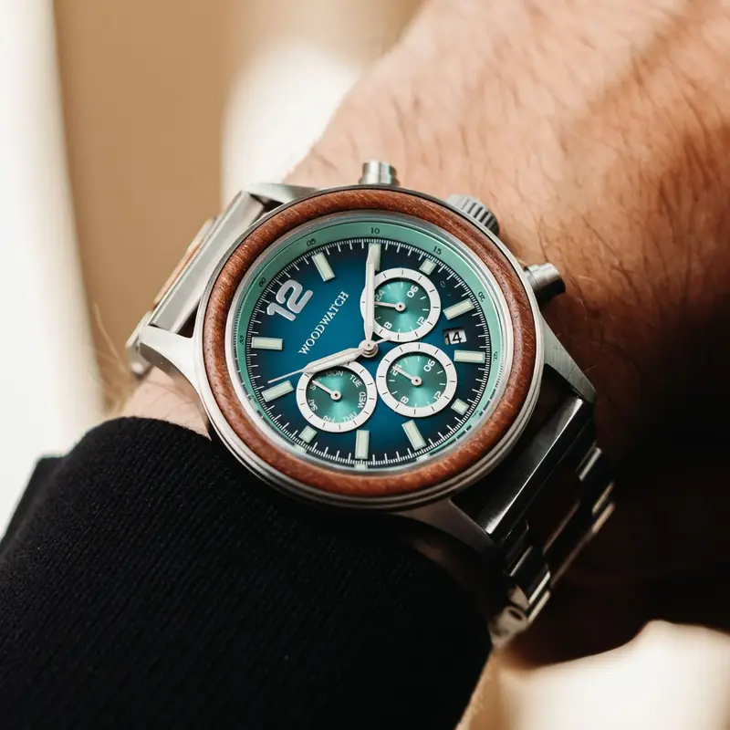Apex Elite: Raffinierte Holzuhren für Männer. Ausgestattet mit japanischem Uhrwerk, Chronograph, Edelstahl, Naturholz, Grün Zifferblatt. Langlebig und stilvoll.