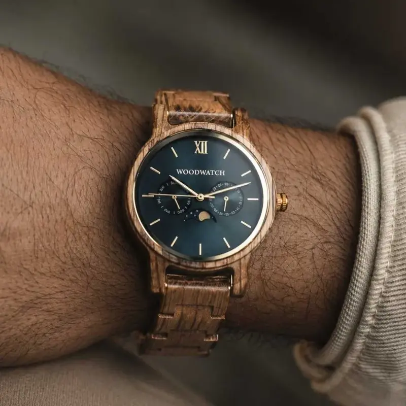 The CLASSIC Collection rethinks the aesthetic of a WoodWatch in a sophisticated way. The slim cases give a classy impression while featuring a unique a moonphase movement and two extra subdials featuring a week and month display. The CLASSIC Yachter is ma