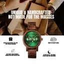 De CLASSIC Collectie vernieuwt de esthetiek van een WoodWatch op een stijlvolle manier. De dunne behuizing heeft een klassieke uitstraling en kenmerkt zich met een maankalender uurwerk en twee extra subdials met week- en maandaanduiding. De CLASSIC Hunter