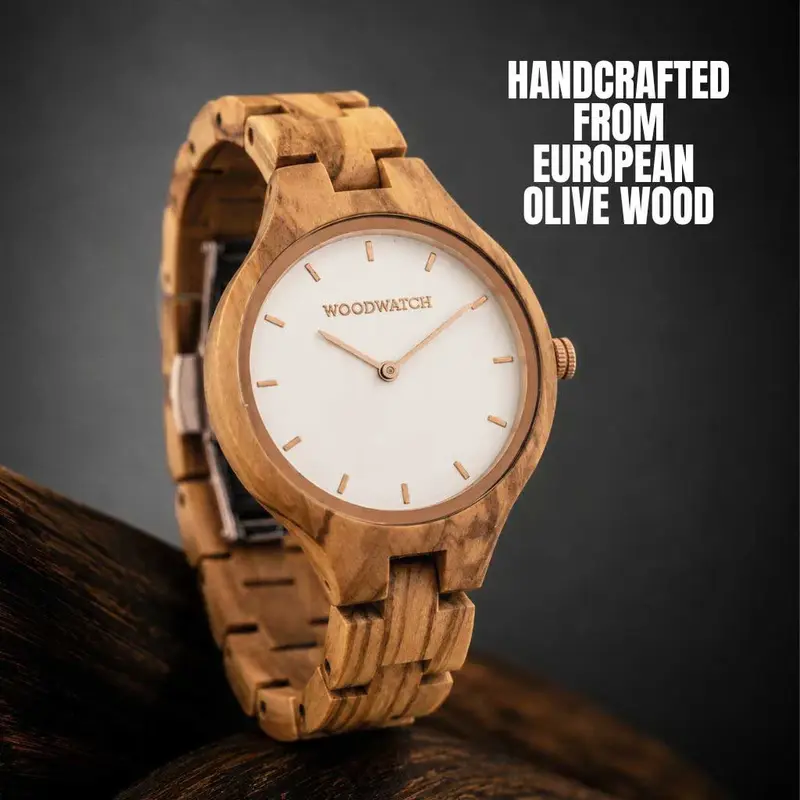 La colección AURORA transpira el aire fresco de la naturaleza escandinava y los espectaculares cielos. Este liviano reloj está hecho de Madera de Olivo Europeo, y va acompañado de una ligera esfera de acero inoxidable con un toque dorado y detalles en dor