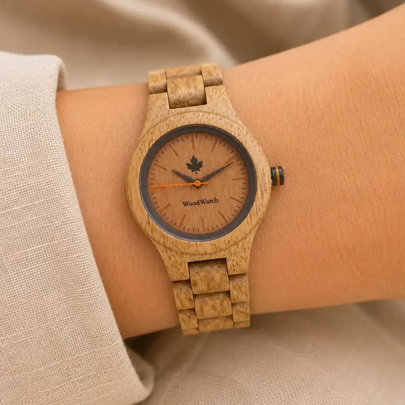 La Collection CORE tire son nom d’une qualité de bois exceptionnelle récolté au coeur même des arbres . Le design sportif est parfait pour les amateurs d’escapades en forêt et les aventuriers. Les montres sont disponibles en deux diamètres pour les hommes