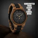 Cette montre premium inclut l’affichage des phases lunaires, et combine un nouveau type de bois avec de luxueux cadrans et des plaques arrière en acier inoxydable. Au coeur du boitier se trouvent deux nouveaux sous cadrans multifonctions affichant la sema