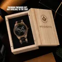 Cette montre premium inclut l’affichage des phases lunaires, et combine un nouveau type de bois avec de luxueux cadrans et des plaques arrière en acier inoxydable. Au coeur du boitier se trouvent deux nouveaux sous cadrans multifonctions affichant la sema