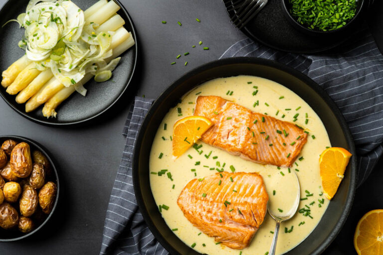 Zalm in Chardonnay-sinaasappelsaus met venkel-asperges en Domaine de la Baume Viognier Elisabeth