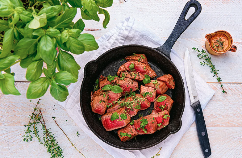 Biefstuk in pittige marinade en Cantine Povero Barbera d'Asti