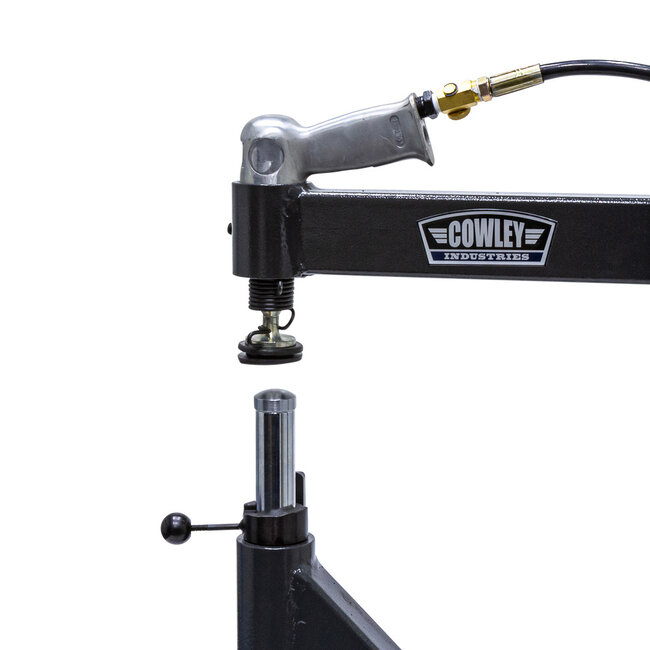 Pneumatische plaathamer / Planishing hammer op statief.