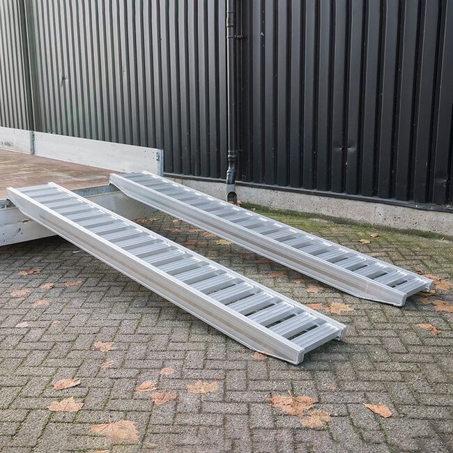 Aluminium Oprijplaat - 300 cm lang x 46 cm - max 2500 kg per stuk