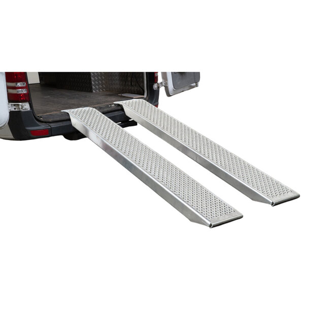 Algemeen   Capaciteit in kg kg 815 Externe breedte mm 970 Interne breedte mm 920 Aantal 1 Type Enkel Maximum laadhoogte mm 627 Plooibaar Productinformatie   Lengte mm 2090 Breedte mm 970 Hoogte mm 95 Gewicht kg 40,00