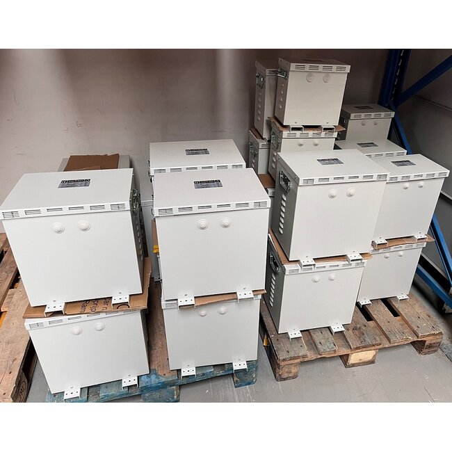 Scheidingstransformator 3-fase 230-400/230-400 V=N - in metalen omkasting IP23