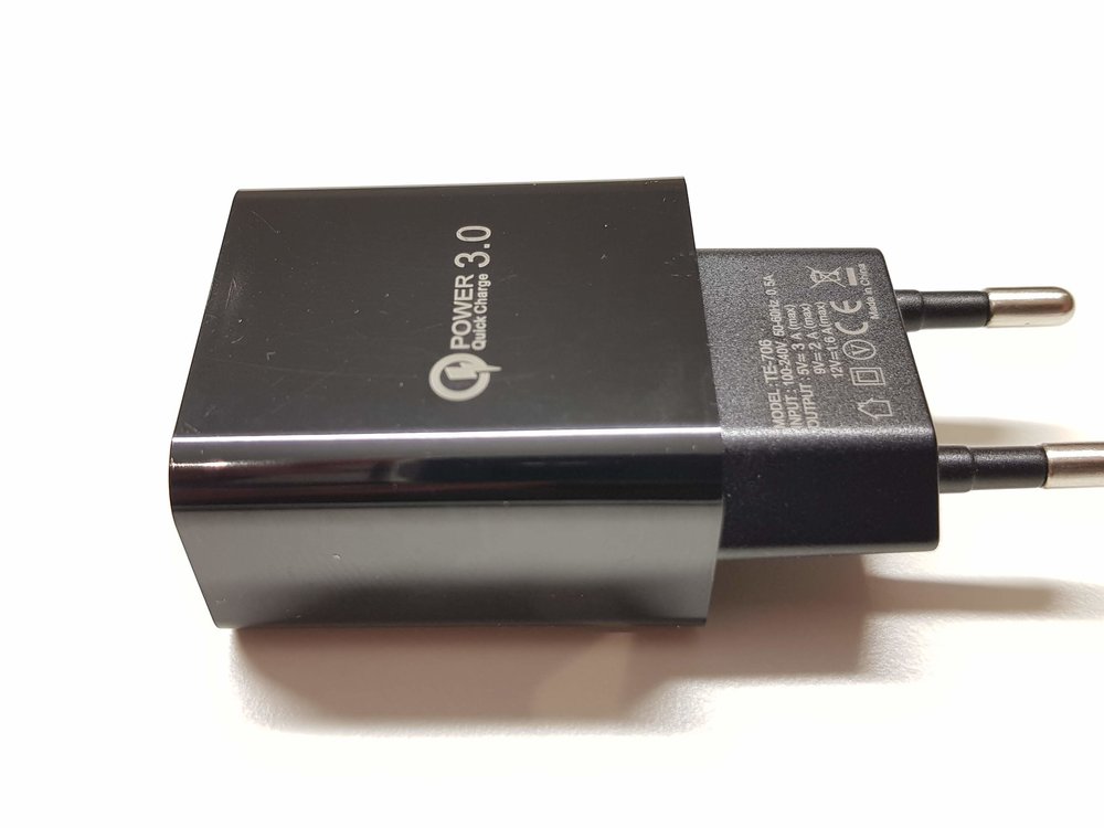 Power pack with USB connection universal charger - USB charger