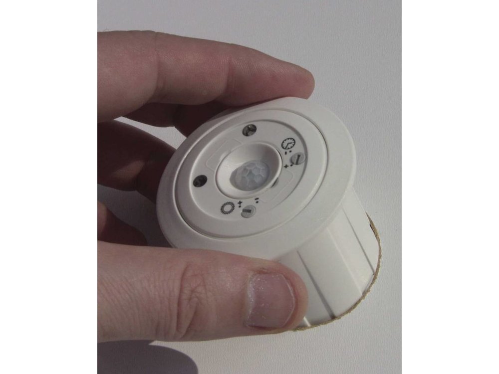 ecos 230V Präsenzmelder ecos PM/230V/5L mit einstellbarer Lichtschwelle und einstellbarer Nachlaufzeit
