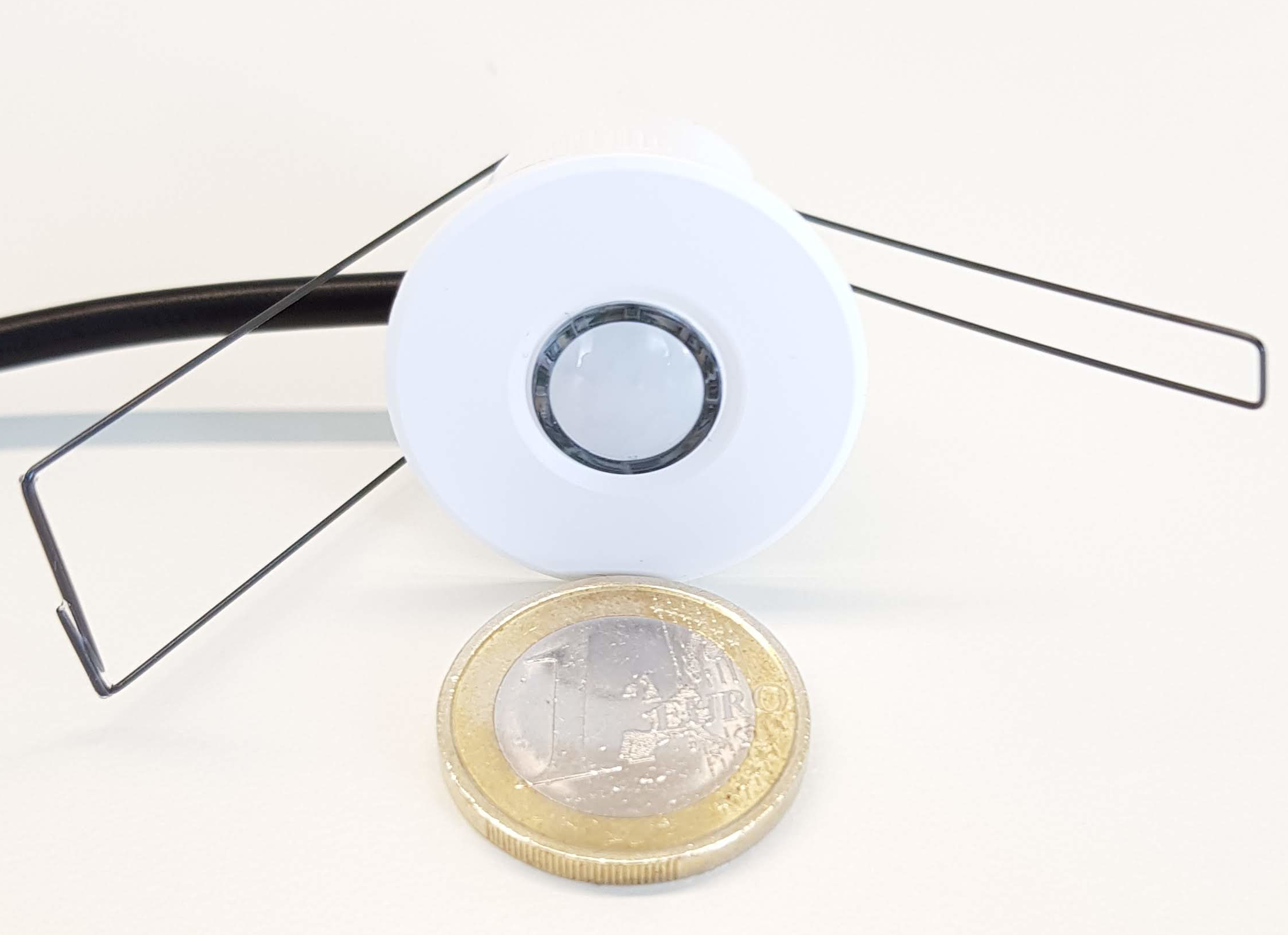 occy occupancy sensor frontal view with 1 euro coin