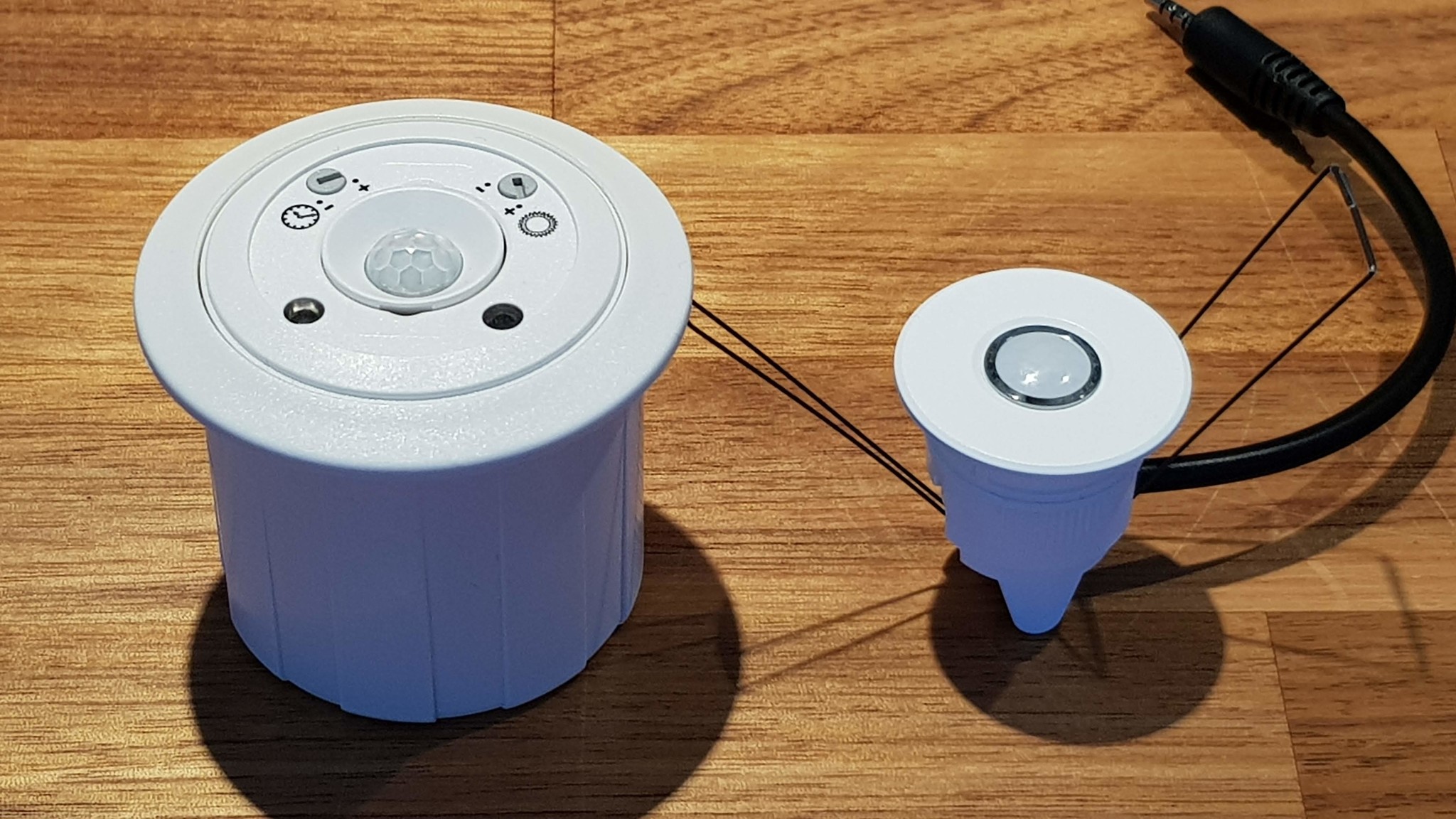 Size comparison between EPV ecos and EPV occy occupancy motion sensors