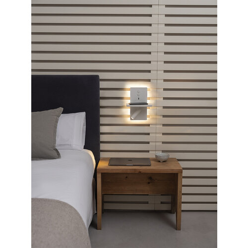 Leds-C4 Elamp Led wandlamp met leeslamp en USB charger in wit of zwart