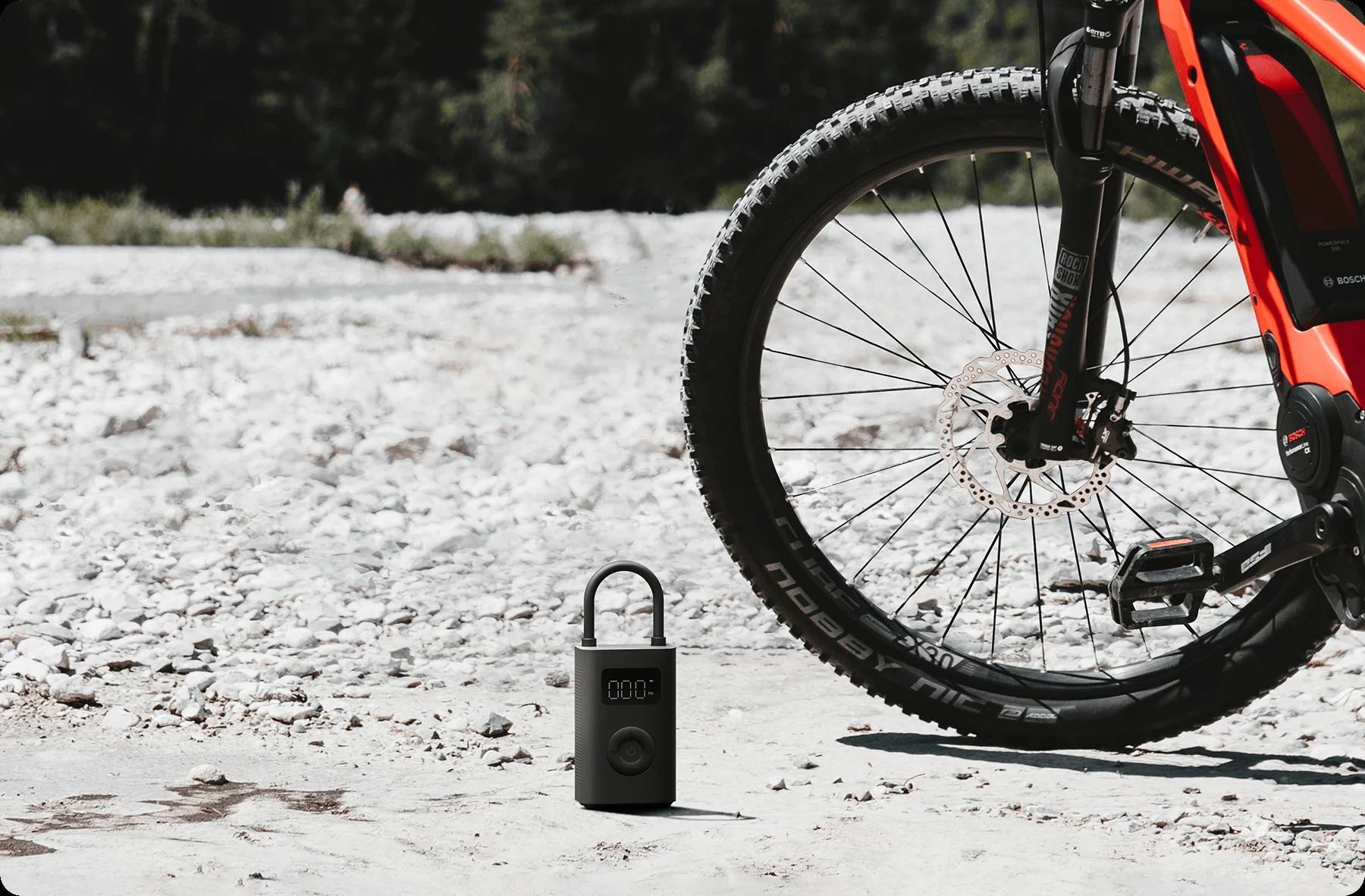 Xiaomi Mi Portable Air Pump 2 review: the new version of the compressor