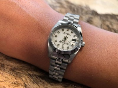 Stalen Philippe Constance Horloge NU 30% KORTING - Philippe Constance Stalen Dameshorloge - 6110 Small - Zilver - Parelmoer -Strass - Schakelband - Datumaanduiding.