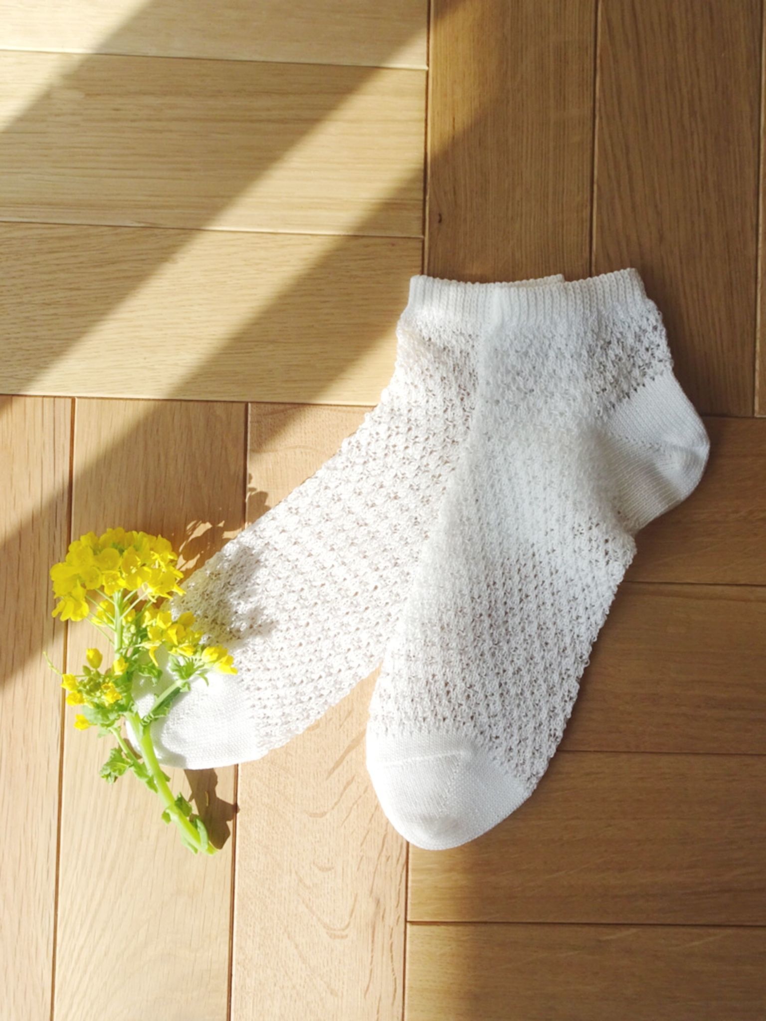 Durchbrochene Socken als Geschenk zum Muttertag 041131266