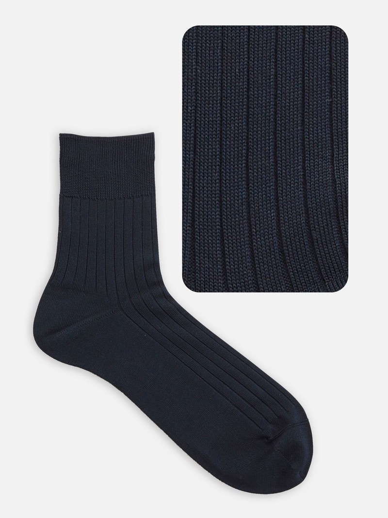 Einfache gerippte kurze Socken M
