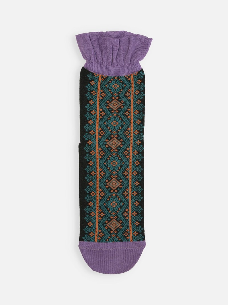 Socken mit Folklore-Muster und niedrigem Rundhalsausschnitt