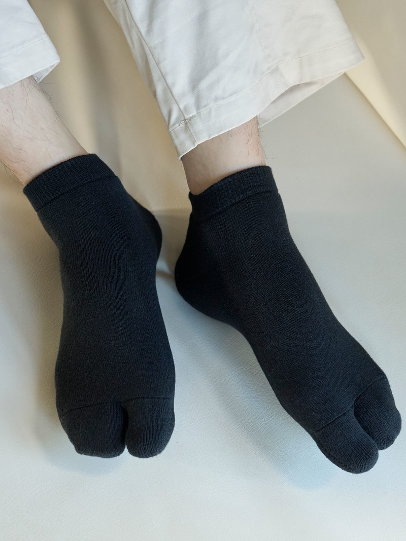 Einfarbige Tabi-Sneakersocken M