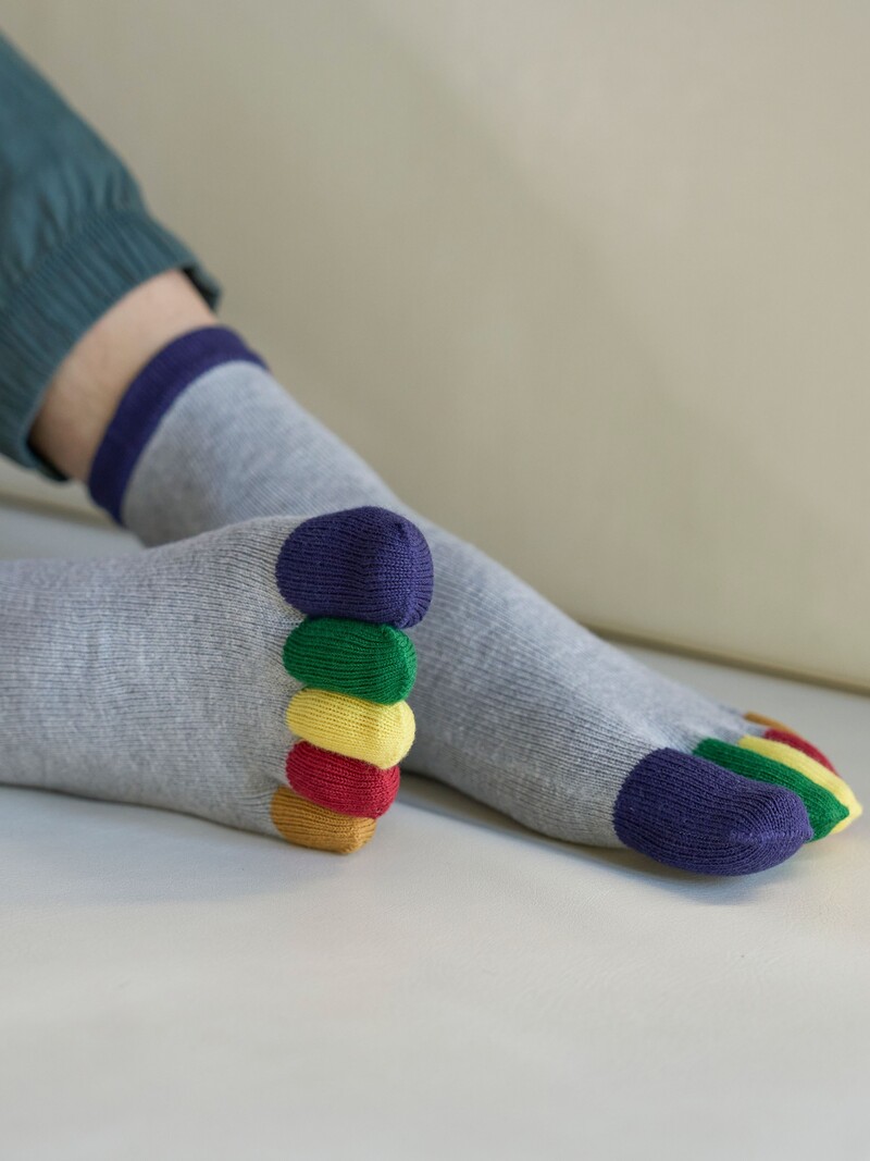 Kurze Regenbogen-Zehensocken M