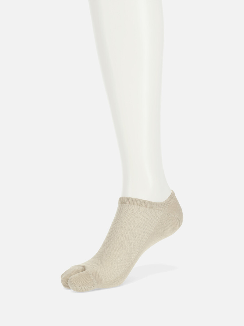 Plain Mesh Trainer Tabi Socks