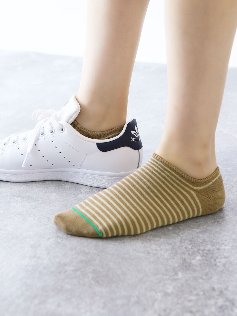 Gestreifte, miteinander verbundene Sneaker-Socken