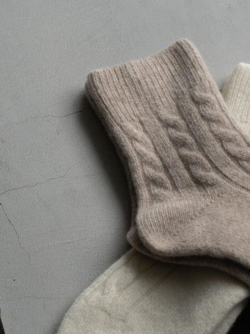 Wool/Cashmere Cable Short Room Socks