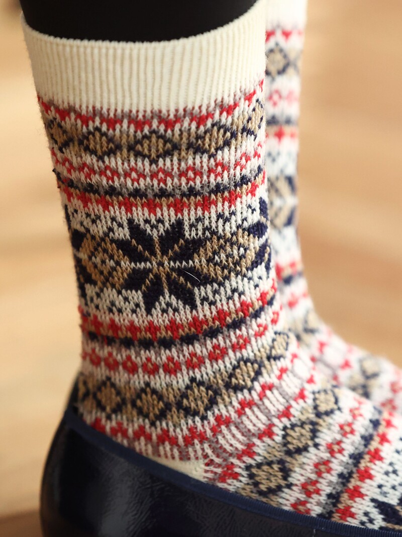 Niedrige Socken aus Lammwolle mit Schneeflockenmuster