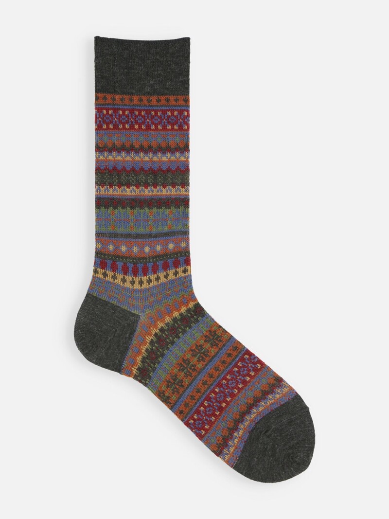 Socken mit Fair-Isle-Jacquard-Streifen in der Mitte der Wade