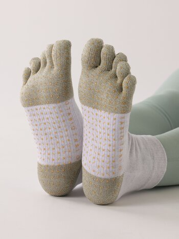 The Cosy and Quirky World of Toe Socks – Tabio UK