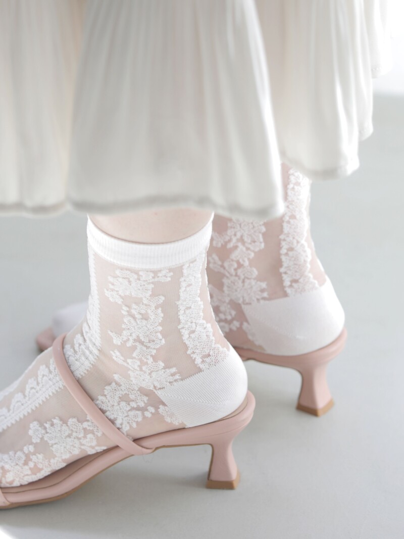 Sheer Lace Pattern Low Crew Socks