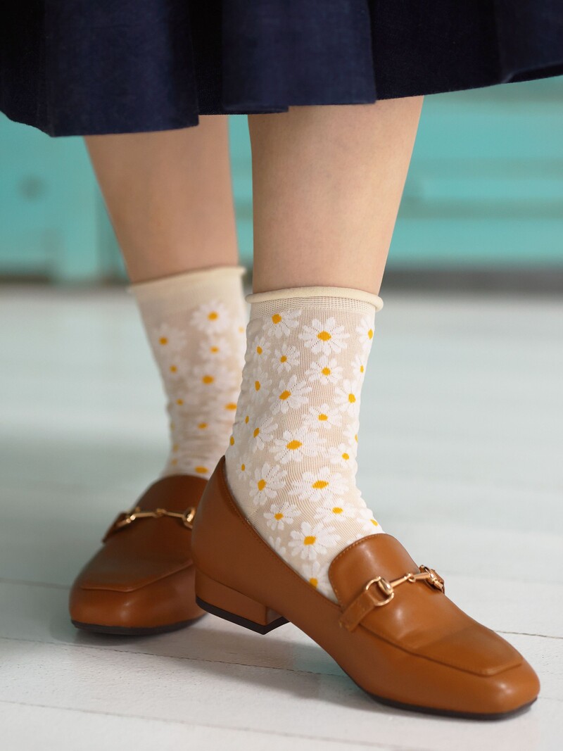 Daisy Pattern Soft Top Low Crew Socks